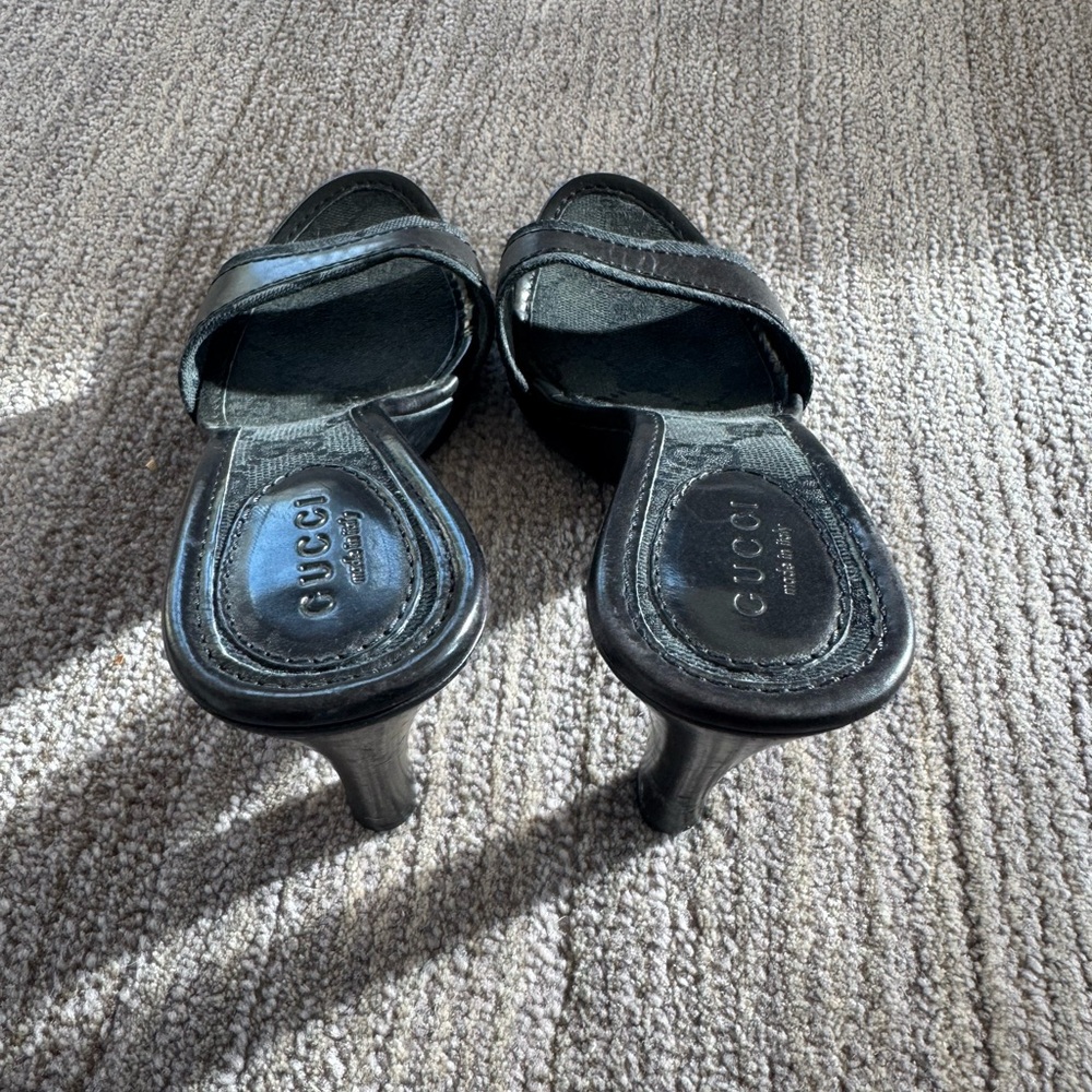 Gucci Women's Black Leather Heels - Picture 4 of 5